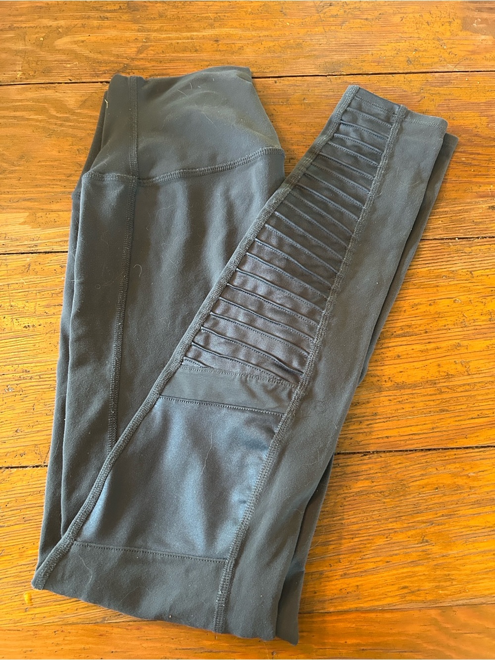 Alo High-Rise Moto Leggings - Picture 2 of 3